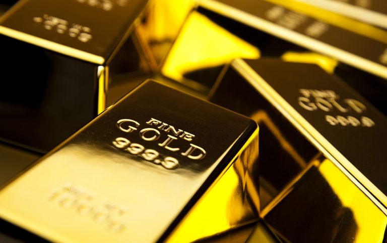 Gold prices hold steady after hitting 2-week high on Fed rate pause hopes