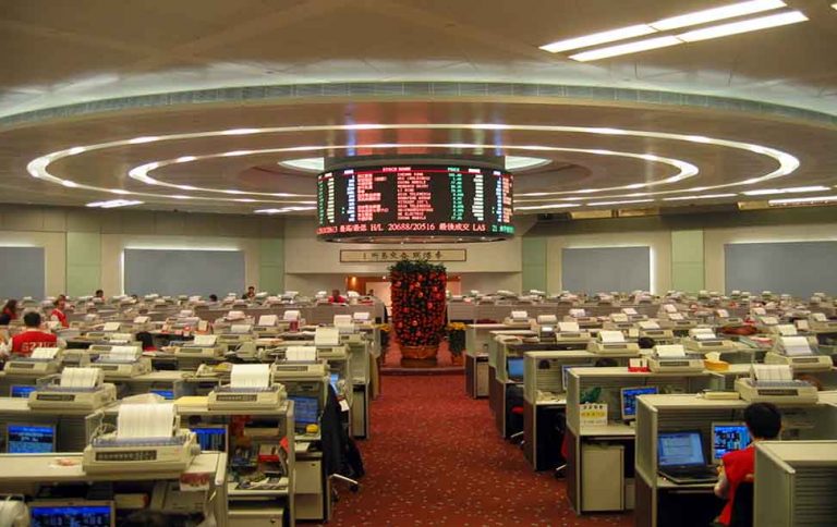 Hong Kong stocks open lower on fresh Fed rates worries