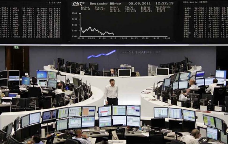 Stocks tread water as oil gains on Gulf standoff