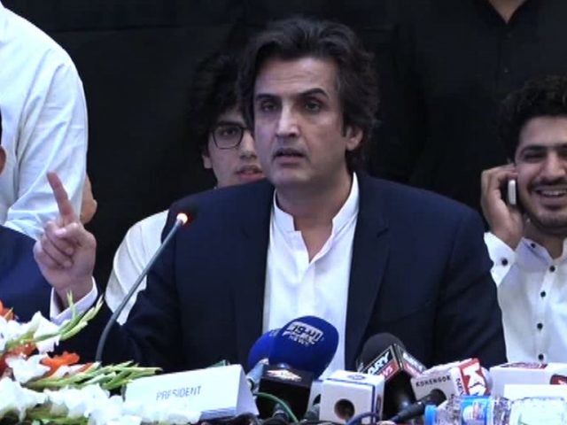 Khusro Bakhtiar solicited USAID interventions for locust control, access to halal meat market and value addition