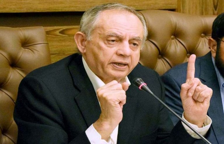 Govt to facilitate textile sector with affordable gas, electricity prices: Razak Dawood