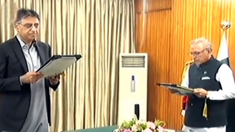 Asad Umar takes oath as Minister for Planning, Special Initiatives