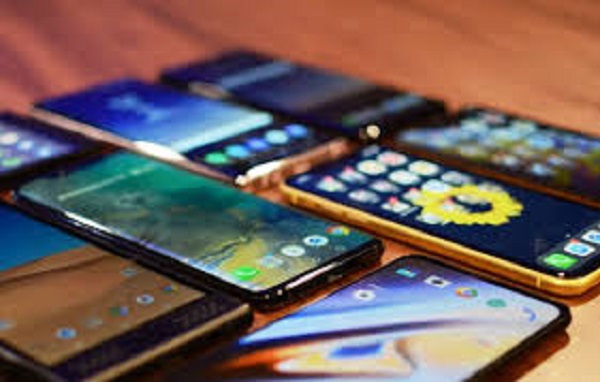 Mobile phone imports jump by 15.5%YoY in 4MFY22