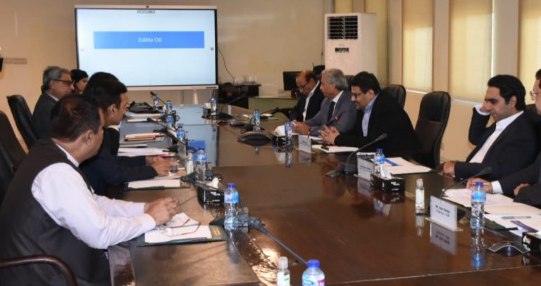 Miftah Ismail directs to expedite process of edible oil import