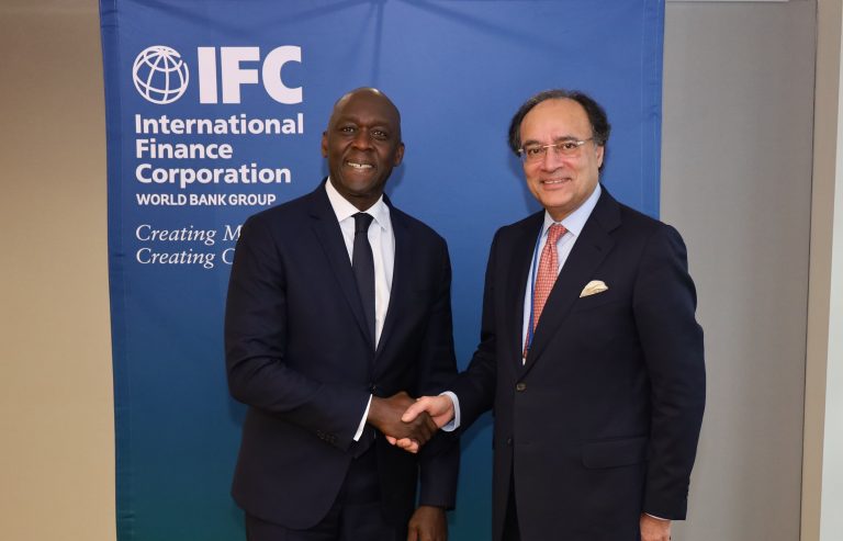 Finance Minister calls on IFC to facilitate PSDP shift to PPP mode