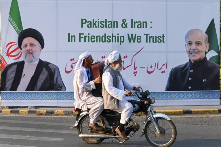 US warns of sanctions risk as Pakistan inks deals with Iran